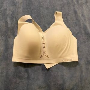 Victoria’s Secret seamless sports bra NWOT